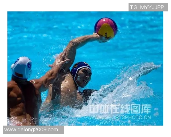 足球明星在水球比赛中的精彩瞬间高清图片展示