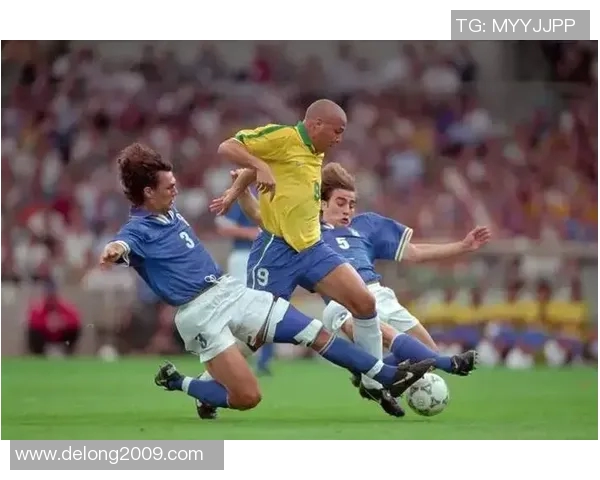 全球现役足球明星全景盘点与精彩瞬间回顾