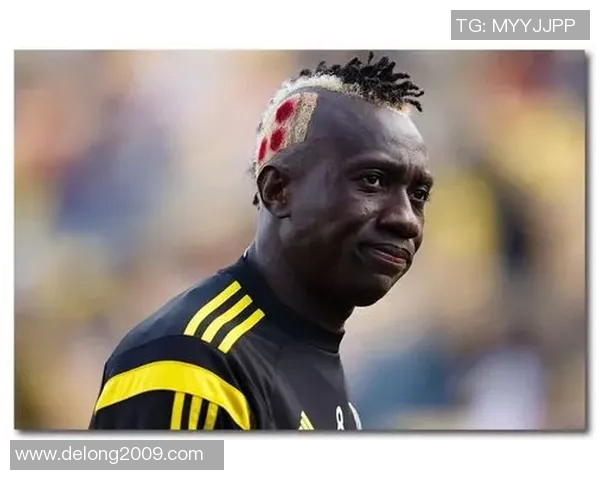 足球明星独特发型侧边雕刻艺术展示与潮流趋势解析 足球明星独特发型侧边雕刻艺术展示与潮流趋势解析