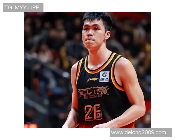 明星篮球赛意外事件明星投篮砸到自己头部引发热议和关注